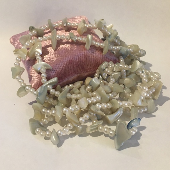 Mother of pearl & faux pearl necklace - Picture 4 of 4